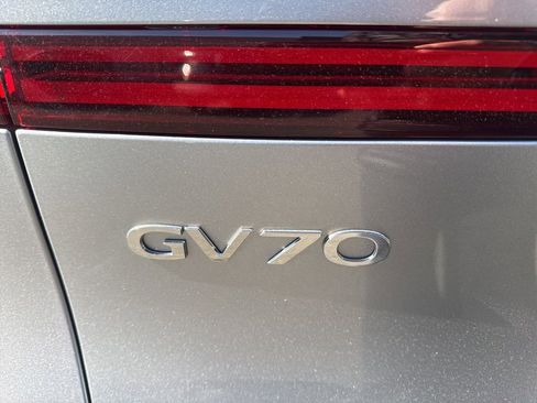 Used 2025 Genesis GV70 2.5T w/ Select Package image 10