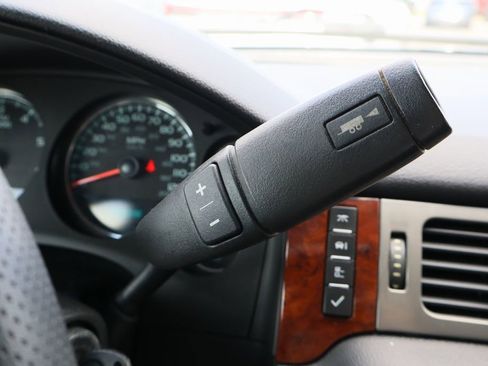 Used 2011 Chevrolet Avalanche LS image 15