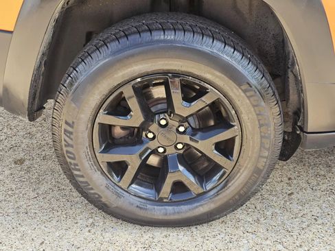 Used 2015 Jeep Cherokee Trailhawk image 32