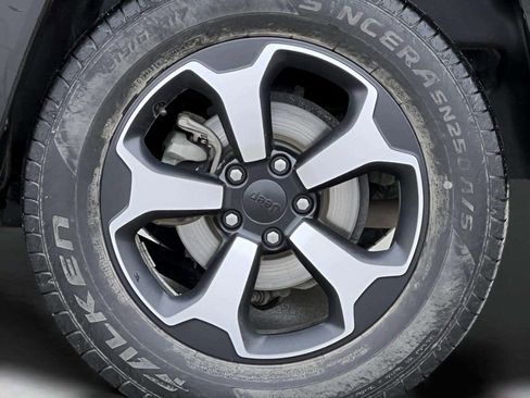 Used 2019 Jeep Renegade Trailhawk w/ Cold Weather Group II image 15