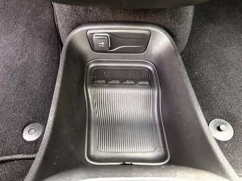 Used 2025 Chrysler Pacifica Select FWD image 28