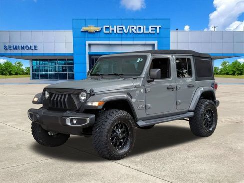 Used 2018 Jeep Wrangler Unlimited Sahara AWD/4WD image 2