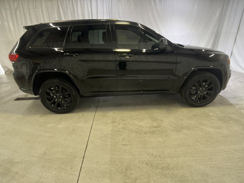 Used 2021 Jeep Grand Cherokee Laredo X AWD/4WD image 12