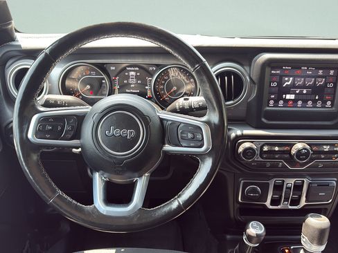 Used 2021 Jeep Wrangler Unlimited Sahara w/ Cold Weather Group AWD/4WD image 15