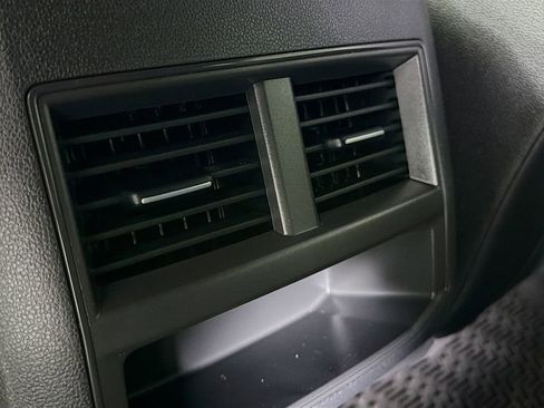 Used 2021 Volkswagen Atlas Cross Sport SE image 27