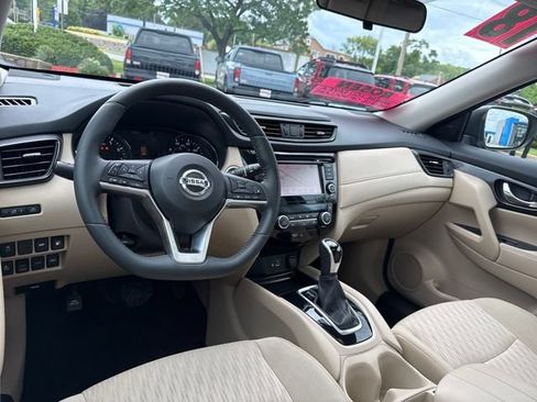 Used 2018 Nissan Rogue SV w/ Sun & Sound Touring Package AWD/4WD image 25