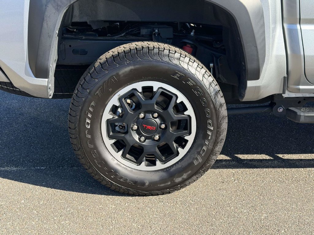 Used 2025 Toyota Tacoma TRD Off-Road AWD/4WD image 11