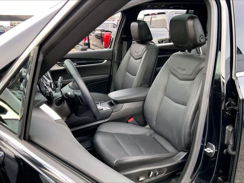 Used 2023 Cadillac XT6 Premium Luxury w/ Technology Package image 8