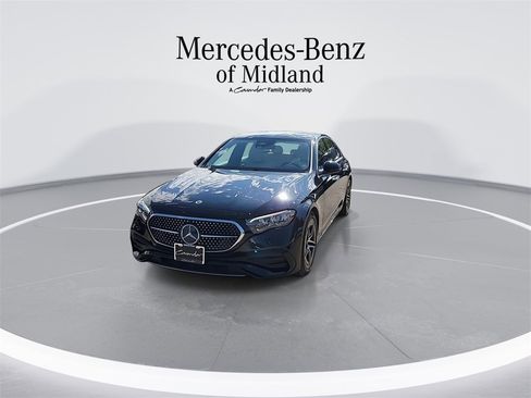 Used 2025 Mercedes-Benz E 350 4MATIC Sedan image 3
