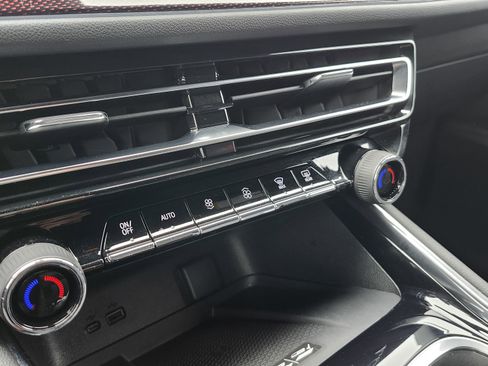 Used 2025 Chevrolet Traverse Z71 w/ LPO, Floor Liner Package image 35