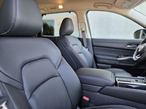 New 2025 Nissan Pathfinder SL image 13