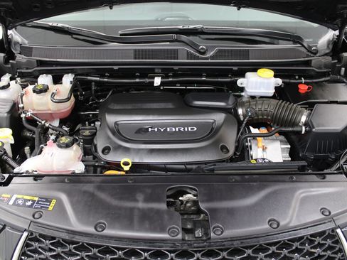 Used 2024 Chrysler Pacifica Limited FWD image 10