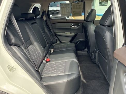 Used 2023 Nissan Rogue Platinum w/ Platinum Premium Package AWD/4WD image 27