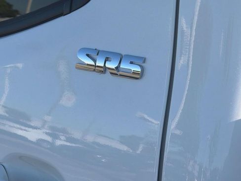 Used 2019 Toyota Tacoma SR5 AWD/4WD image 8