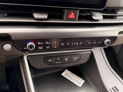 New 2026 Kia Carnival FWD image 21