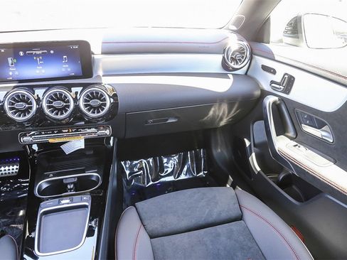 New 2025 Mercedes-Benz CLA 250 4MATIC image 17