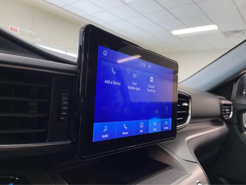 Used 2023 Ford Explorer XLT w/ Equipment Group 202A image 31