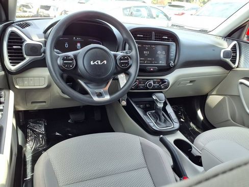 Certified 2025 Kia Soul LX w/ LX Technology Package FWD image 11