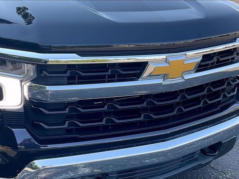 Used 2024 Chevrolet Silverado 1500 LT AWD/4WD image 29