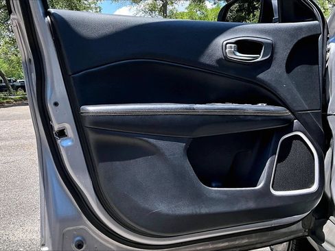 Used 2019 Jeep Compass Latitude w/ Popular Equipment Group FWD image 16