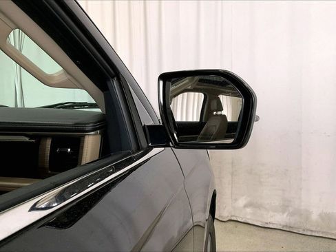 Used 2024 Ford Expedition Limited RWD image 11