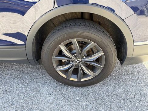 Used 2022 Volkswagen Tiguan SE image 5