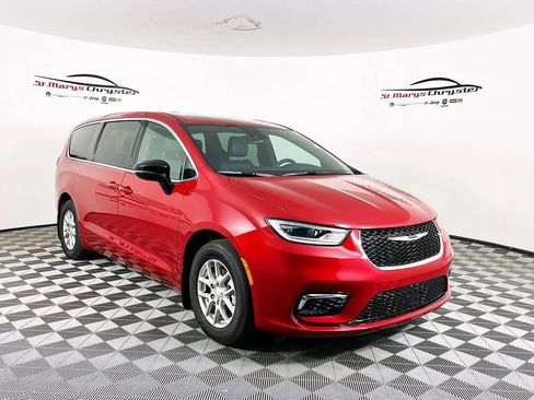 New 2025 Chrysler Pacifica Select FWD image 1