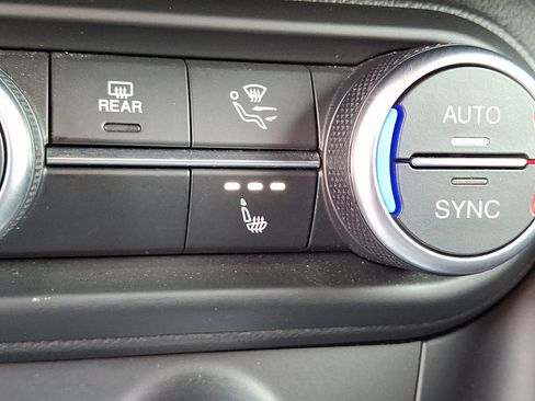 Used 2022 Alfa Romeo Stelvio Veloce image 25