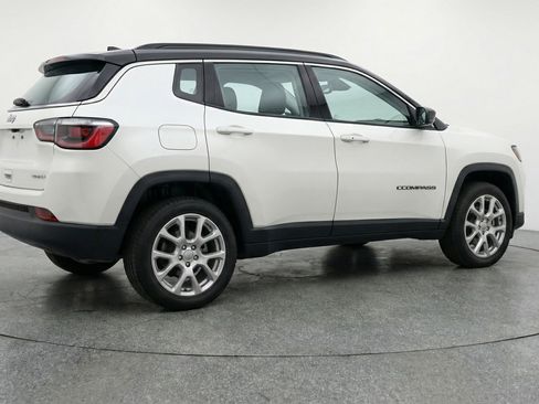 Used 2025 Jeep Compass Limited image 9