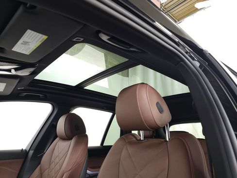 Used 2024 BMW X5 xDrive40i w/ Premium Package image 16