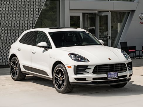 Used 2019 Porsche Macan AWD/4WD image 2