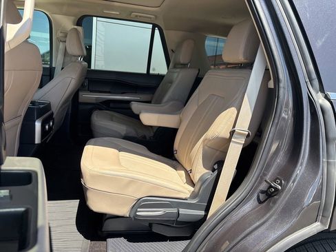 Used 2023 Ford Expedition Limited AWD/4WD image 13