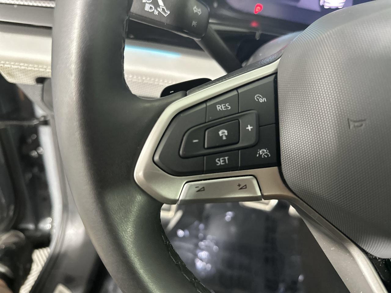 Used 2024 Volkswagen Atlas Peak Edition SE AWD/4WD image 6