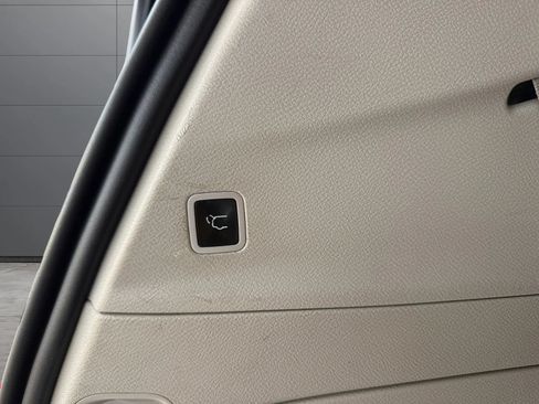 Used 2019 Chrysler Pacifica Touring-L FWD image 10