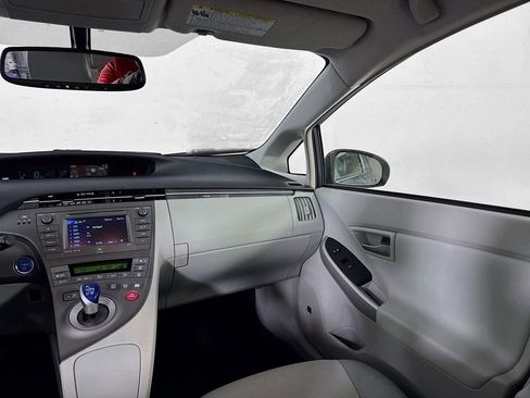 Used 2015 Toyota Prius Five image 36