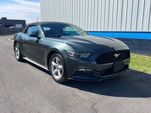 Used 2016 Ford Mustang Convertible RWD image 3