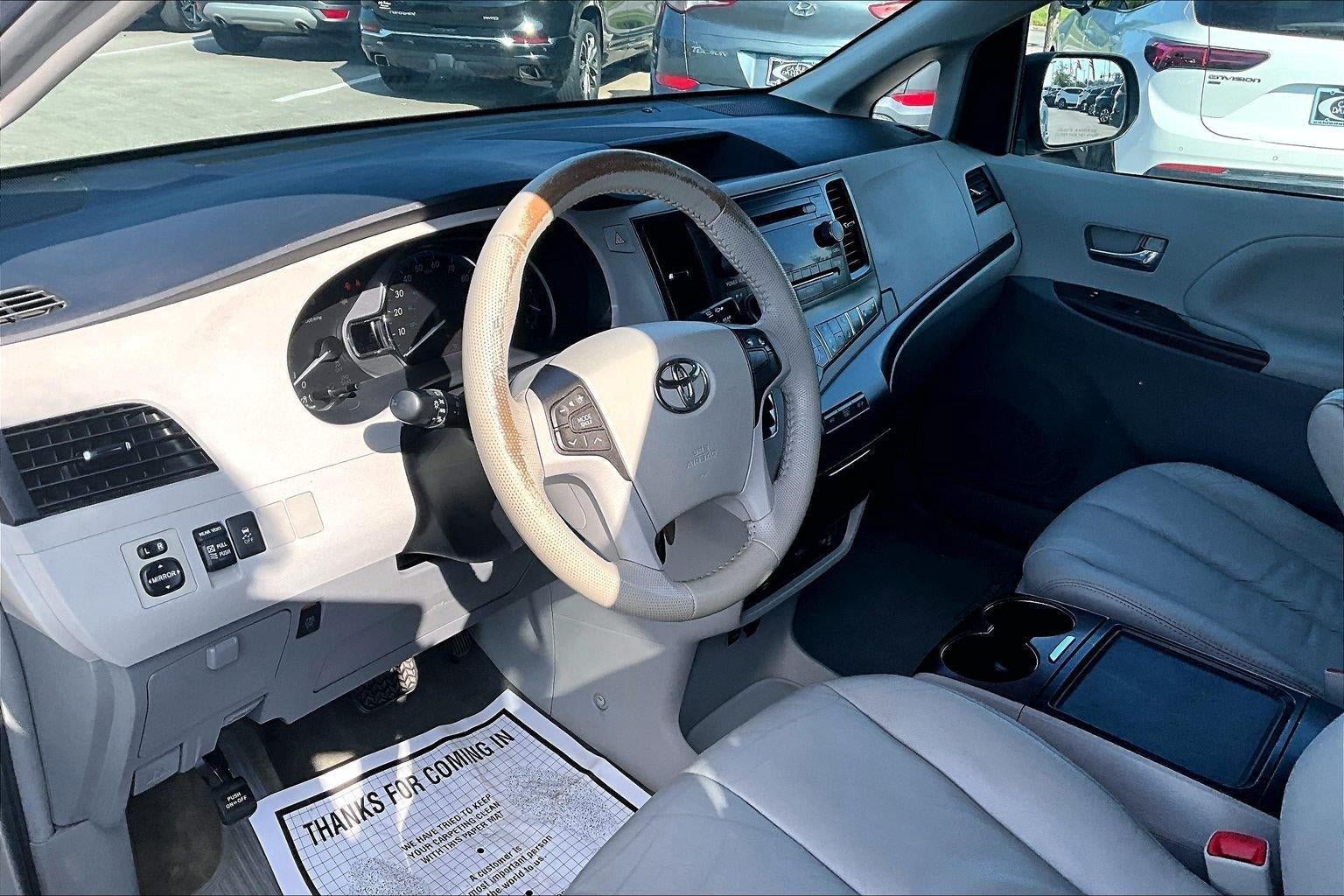 Used 2012 Toyota Sienna XLE w/ Entertainment Pkg AWD/4WD image 12