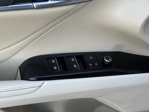 Used 2018 Toyota Camry XLE image 14