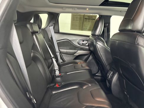 Used 2021 Jeep Cherokee Limited image 27