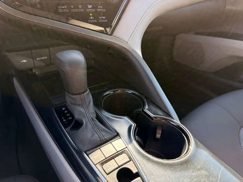 Used 2020 Toyota Camry LE image 20