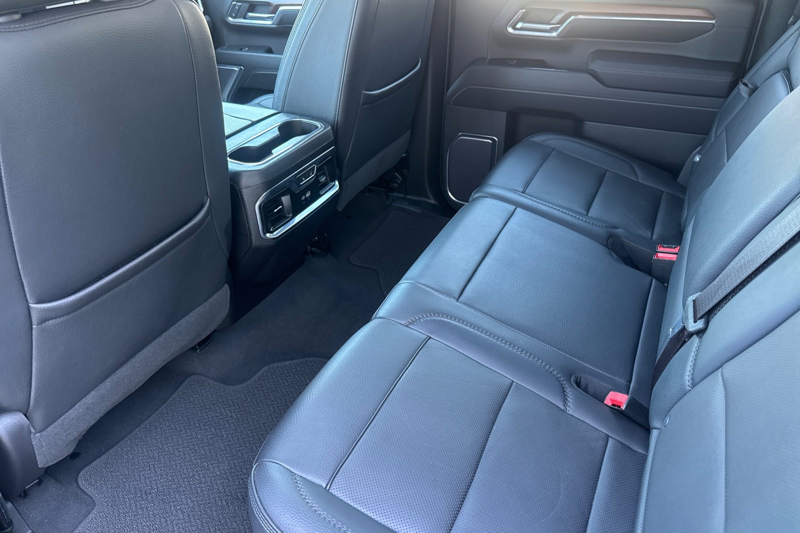 Used 2024 GMC Sierra 2500 Denali w/ Denali Reserve Package AWD/4WD image 15