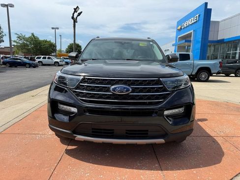 Used 2023 Ford Explorer XLT w/ Equipment Group 202A AWD/4WD image 2