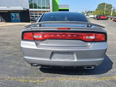 Used 2013 Dodge Charger SE RWD image 5