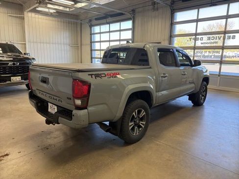 Used 2019 Toyota Tacoma TRD Sport w/ Technology Package AWD/4WD image 5