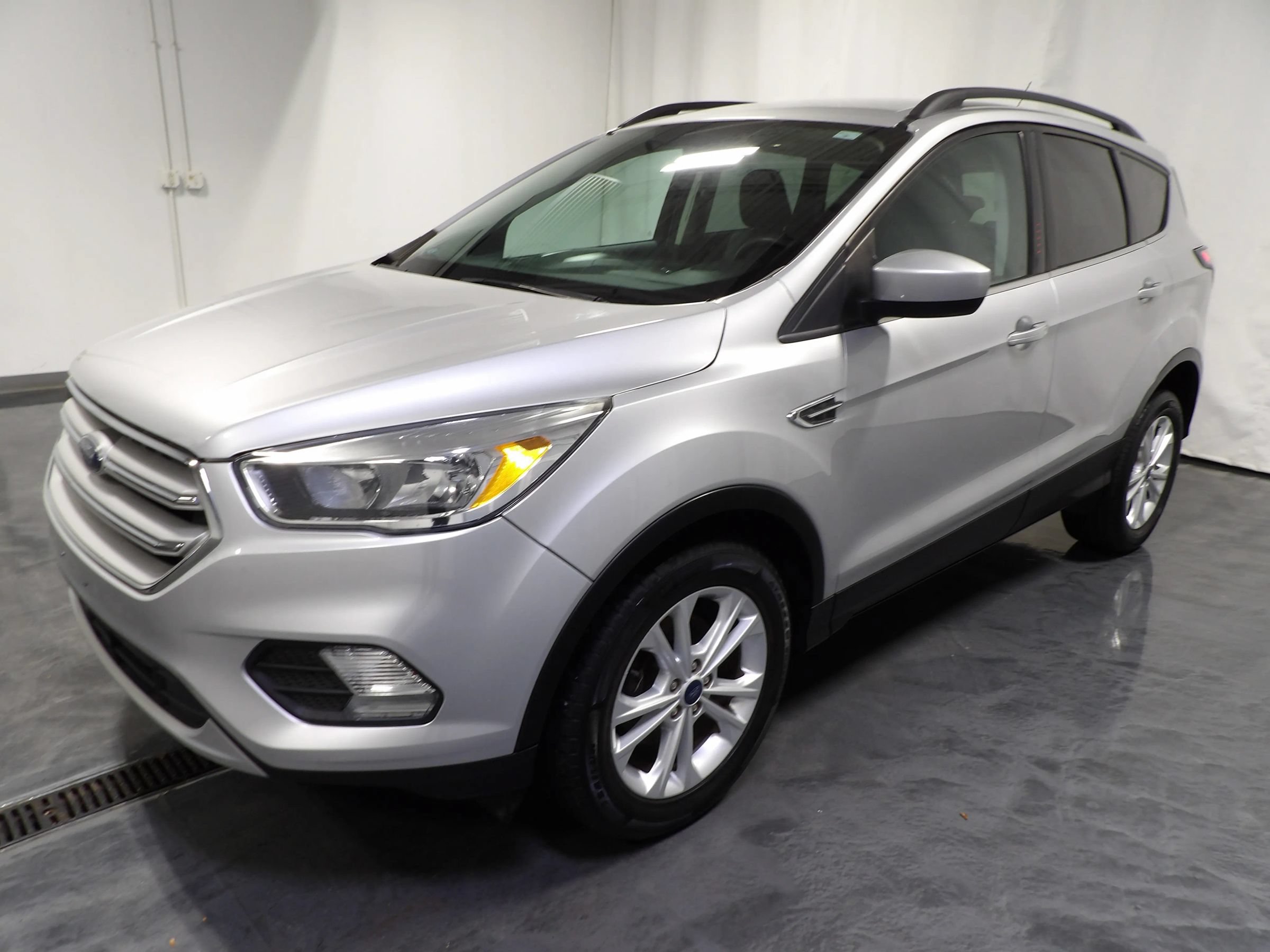 Used 2018 Ford Escape SE FWD image 3