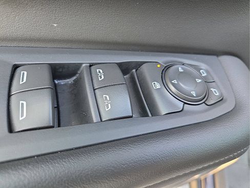 Used 2025 Chevrolet Tahoe Z71 AWD/4WD image 16