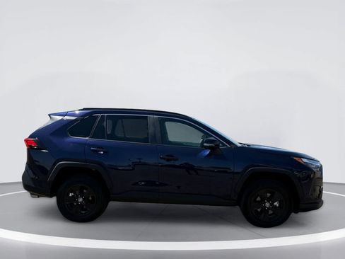 Used 2025 Toyota RAV4 XLE AWD/4WD image 9
