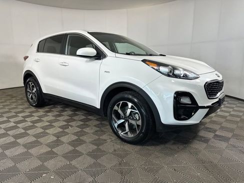 Used 2022 Kia Sportage LX image 2