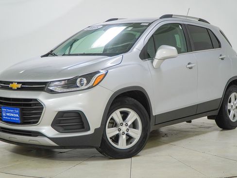 Used 2018 Chevrolet Trax LT w/ LT Convenience Package image 1