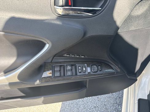 Used 2014 Lexus IS 250C w/ Luxury Package RWD image 12